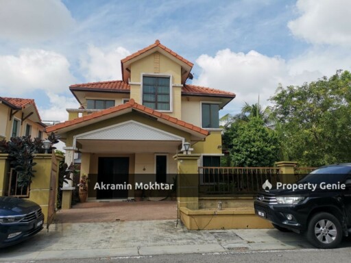FREEHOLD 🔥CORNER LOT🔥 Double Storey Bungalow House     Aman Perdana , Klang with extra 15ft land     Partly Furnished. Renovated and extended kitchen.   