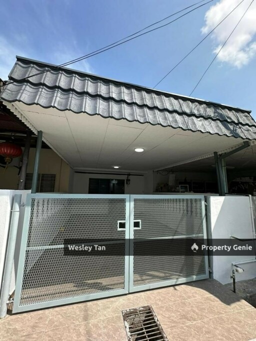 Malim 2 Storey House Fully Reno Partly Furnished 2 Rooms Partly Fitted