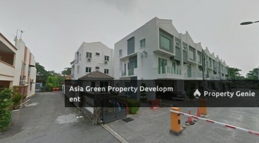 Mandarin Quarter