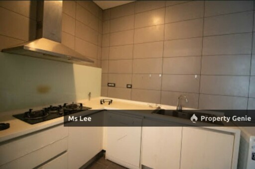 The Pearl @ KLCC-Level 17 private lift- Sale below bank value Rm480k