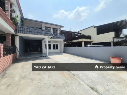 Seksyen 10, Shah Alam | 2-Storey Terrace 4 Bedrooms | RM649K - Refurbished, Facing Open & Renovated