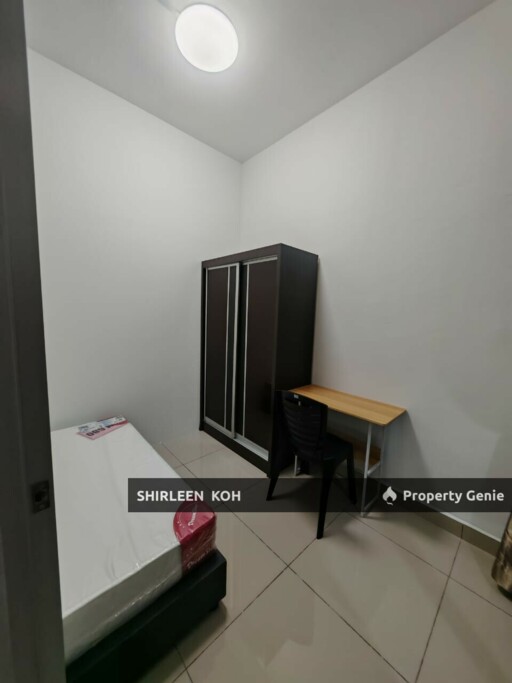 Female Room Renting at Suriamas Suites Condo @ Larkin JB