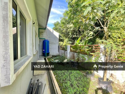 Seksyen 29, Kg Lombong Shah Alam | Single Storey Semi-D 4 Bedrooms | RM500K - Extra Land, Loft Features & Easy Access to Main Road
