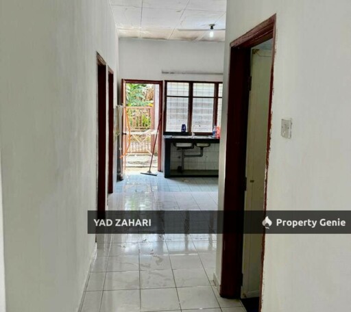 Jalan Kebun, Seksyen 30 Shah Alam | Single Storey Terrace 3 Bedrooms | RM399K - Partial Furnished, Freehold & Below Market