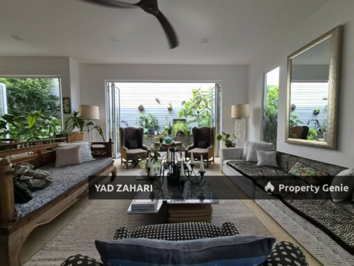 Lakefront Villa, Cyberjaya | 3-Storey Bungalow 3+1 Bedrooms | RM1.8M - Well Maintained, Bright and Airy Unit