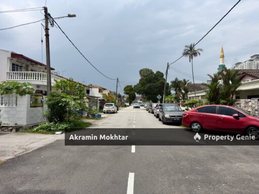 FREEHOLD & RENOVATED | 1.5-STOREY TERRACE END LOT TAMAN SRI MELATI, BATU CAVES