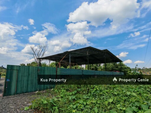 Facing Main Road Land For Rent! 📍Located at 15th Mile