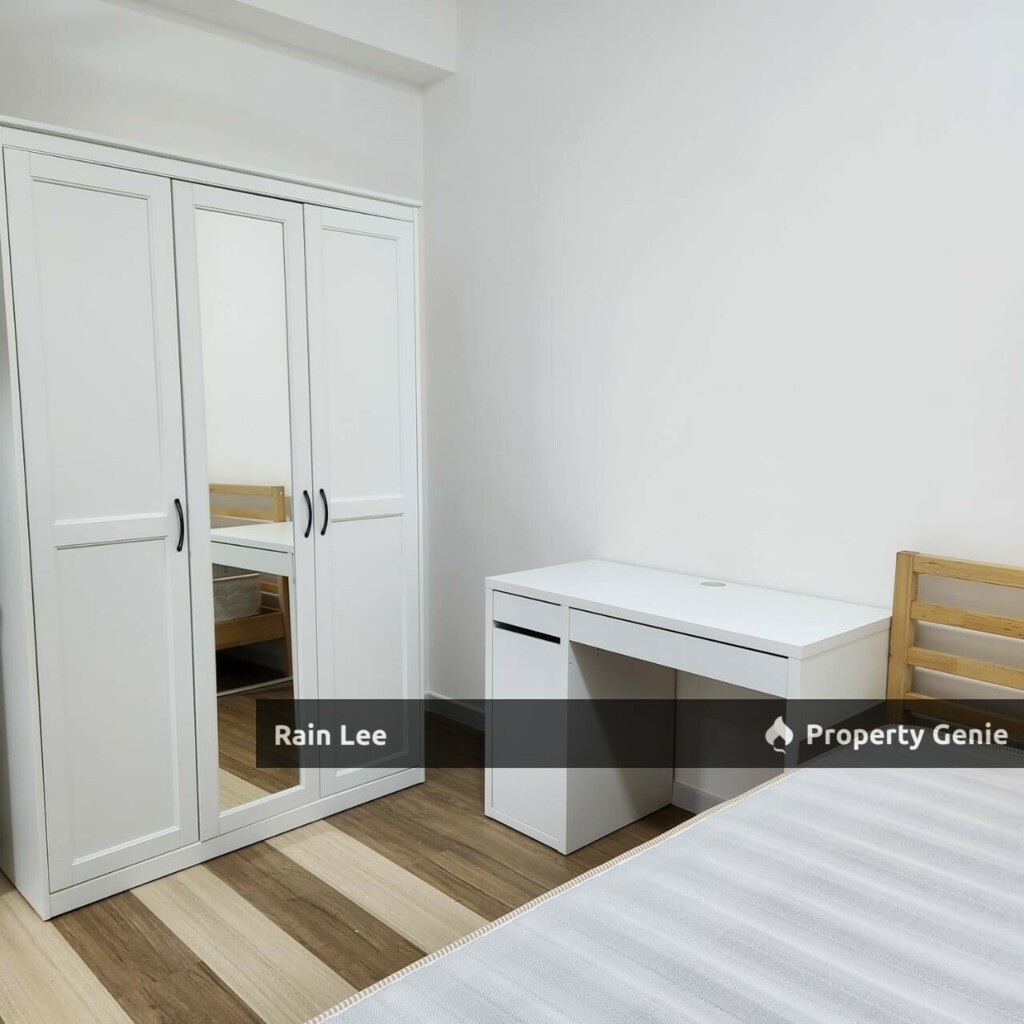 Aster Residence Cheras/Room for Rent / Medium room include WiFi /Doorstep MRT Station 2mins walking distance