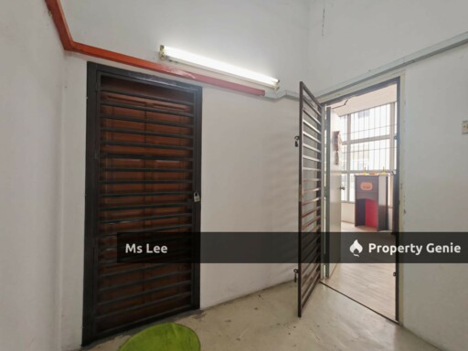 Renovated Corner 1st Floor Shop Office-Taman Bayu Perdana @ Klang-Ready Now