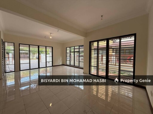 New Painted End  Lot, Double Storey House, Jalan Jeriji (Greenlane) Bukit Jelutong, Shah Alam.