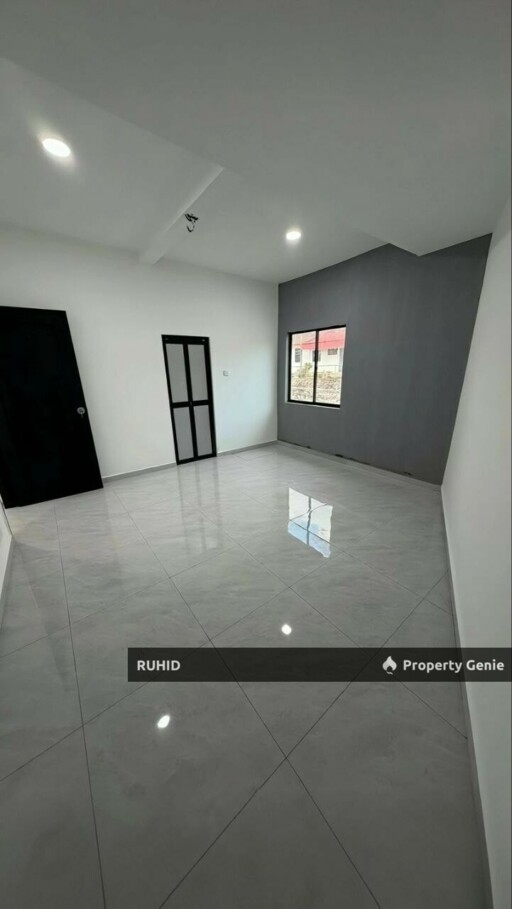 Taman Suria Single Storey Corner Lot, Fully Renovated, 4R3B, Freehold