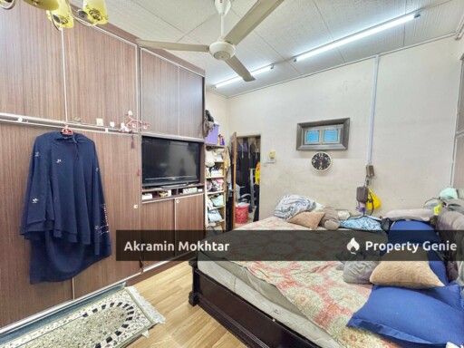 Facing Open & Partially Furnished | Double Storey Jalan Platinum Seksyen 7, Shah Alam