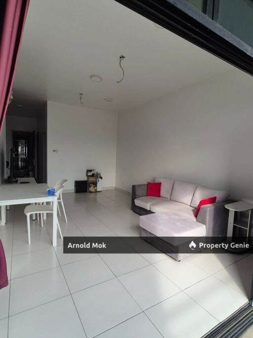 2 Bedrooms Apartment at Sky Peak at Setia Tropika for Rent