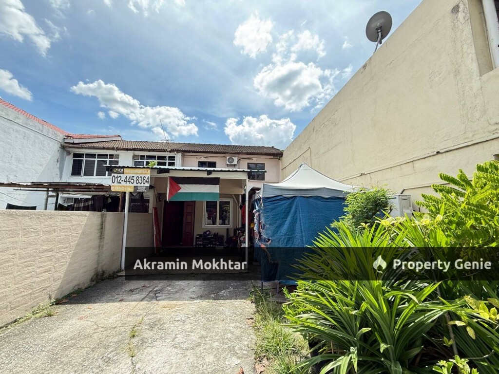 Facing Open Double Storey Terrace House Seksyen 14 Petaling Jaya.