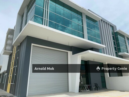 1.5 Storey Cluster Factory @ Frontier Industrial Park, Desa Cemerlang for Rent