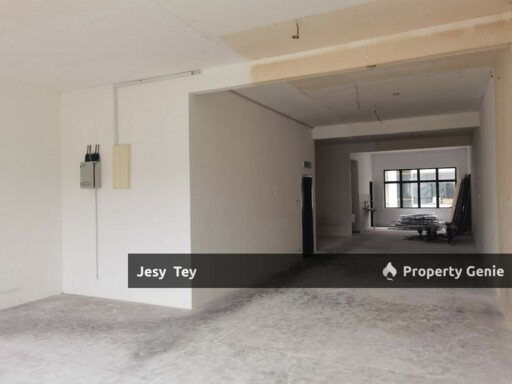 Setia Tropika 1st Floor For Rent