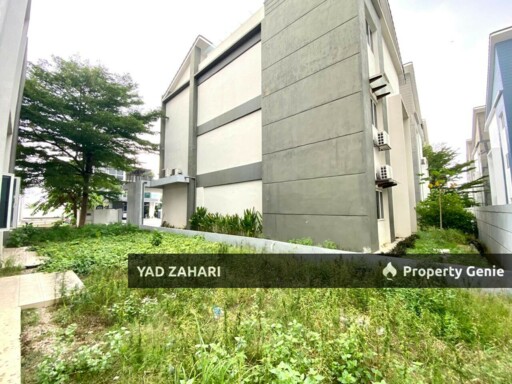 Taman Alam Kemuning, Shah Alam | 3-Storey Bungalow 6+1 Bedrooms | RM1.6M - Near Highway, Spacious Car Porch & Big Covered Balcony