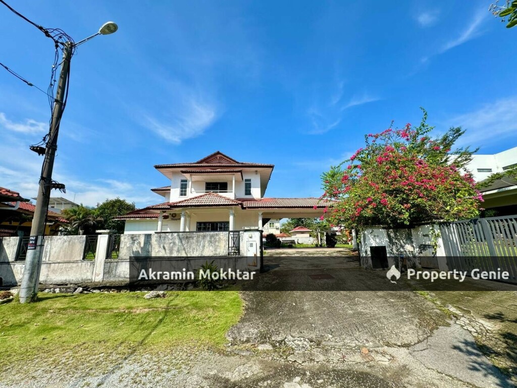 Freehold & Extra Land  | 2 storey Banglo at Sg Ramal Dalam, Kajang, Must Sell, Owner Moving.
