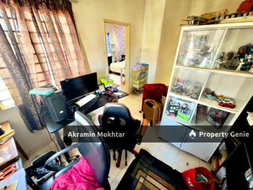 END LOT 3 Storey Terrace De Puncak Ukay, Taman Ukay Perdana, Ampang Selangor .