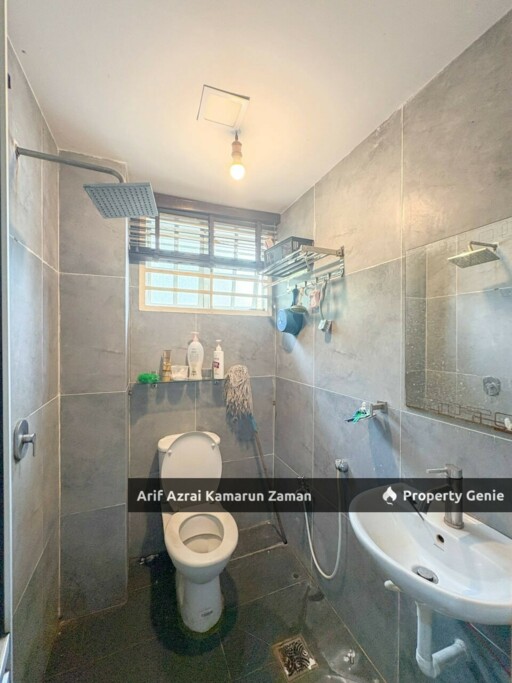 [Corner Lot] Double Storey Terrace Taman Lestari Perdana 8, Seri Kembangan | 6 Bedrooms | 3 Bathrooms | 3,802 sqft | RM1,150,000 (Nego)
