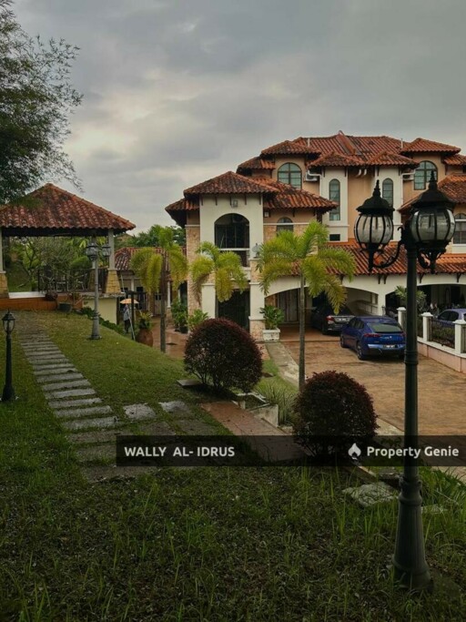 Semi D Renovated with Extra Large Land @ Section 7 Shah Alam