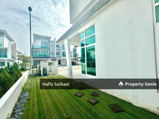 Three Storey Semi D Clover Garden Residence Cyberjaya
