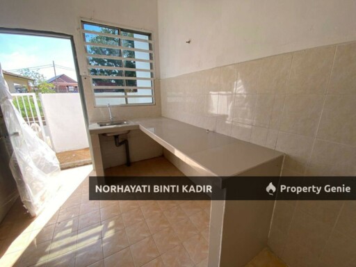 TERES SETINGKAT BALOK DARAT, KUANTAN
