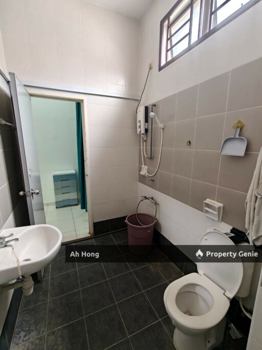 Nusa Sentral / Double Storey / 4bedroom / Partially Furnished