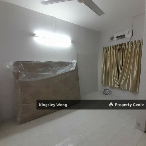 Taman Pengkalan Barat 2.5 Storey Terrace House Partial Furnished For Rent