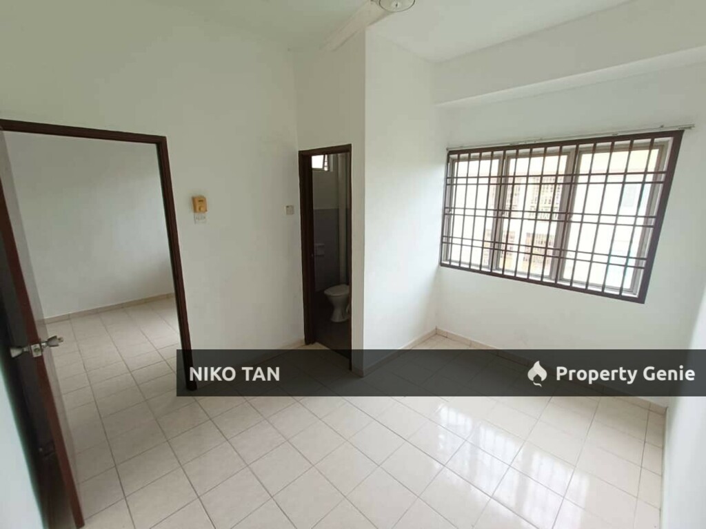 For Sale Jelatang Shop Apartment, Taman Cahaya Kota Puteri , Masai