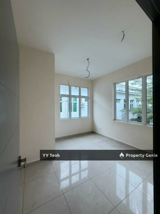 CORNER Bukit Katil Merak Mas Triple Storey Terrace