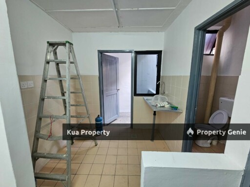 3rd Floor Shophouse / Apartment at MJC Batu Kawa near Yahos School For Sale