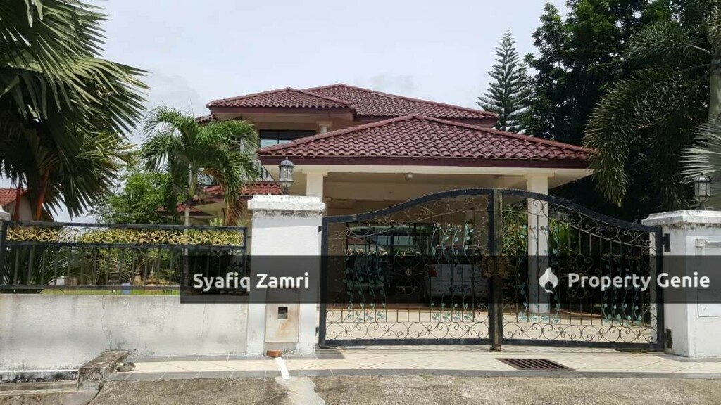 BUKIT ISTANA BANGLO 2 TINGKAT