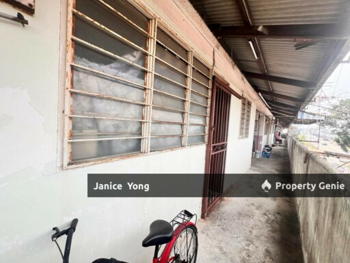 🔥For Sale🔥  Low Cost Flat @ Taman Ungku Tun Aminah Block 63 2 Bedrooms  1 Bathroom  494 sqft Level 4 Free Hold  Non Bumi  Unblock View   Asking Price：RM145k Bank Value：RM190k  欢迎来电 / Whatsapp了解详情