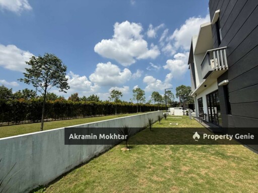 FULLY RENOVATED & PARTIALLY FURNISHED |  GAMUDA 25.7  Lucent Residence @ Twentyfive.7 Two storey Semi D Corner Lot (Cul De Sac)