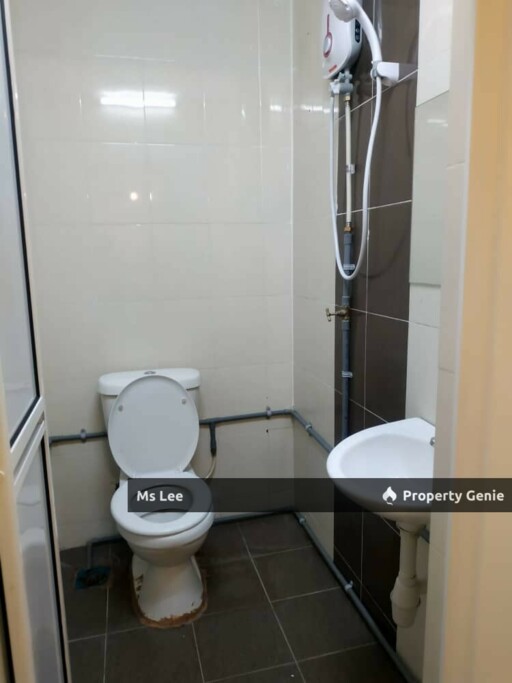 Room 203 RM 650 @ 2 Storey Shop Hotel,Chow Kit -near LRT/HKL/IJN -Ready 3/8