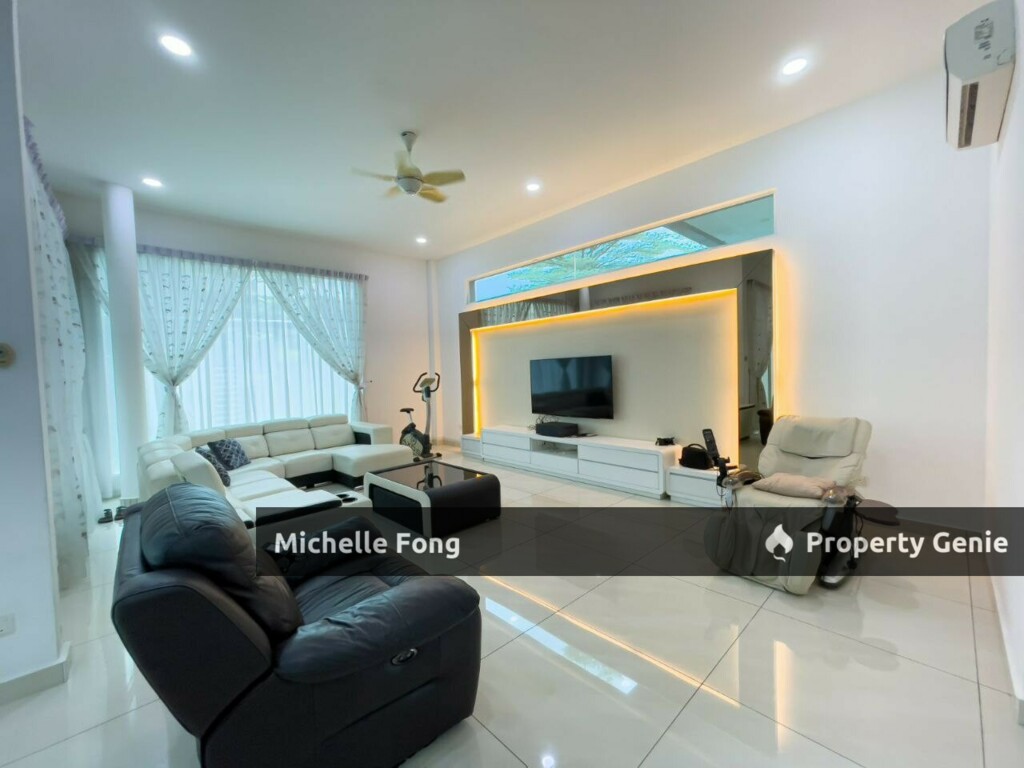 Taman Desa Tebrau / 3 Storey Bungalow / Fully Renovated