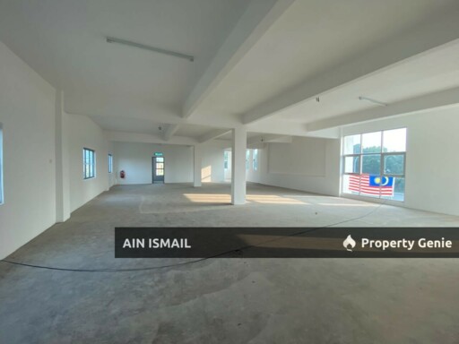 [DEPAN KPJ KUANTAN] BANGUNAN 4 TINGKAT