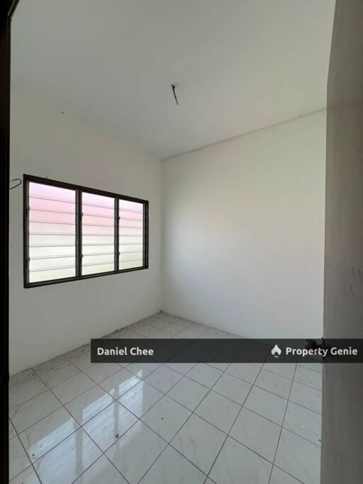1838010826 Rumah Teres Setingkat Dijual MURAH