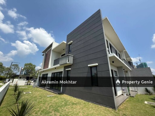 FULLY RENOVATED & PARTIALLY FURNISHED |  GAMUDA 25.7  Lucent Residence @ Twentyfive.7 Two storey Semi D Corner Lot (Cul De Sac)