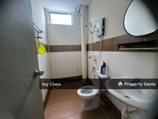 Kipark Tampoi Room for Rent