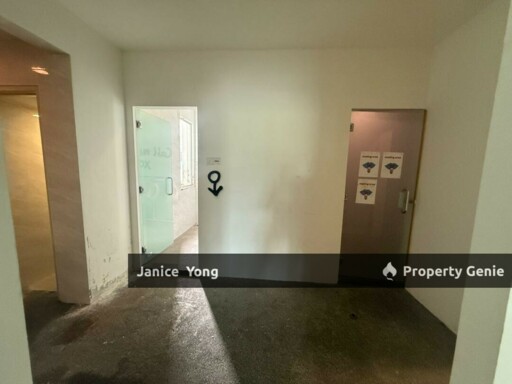 Mount Austin Jalan Austin Height 8/8 @ Shoplot For Rent