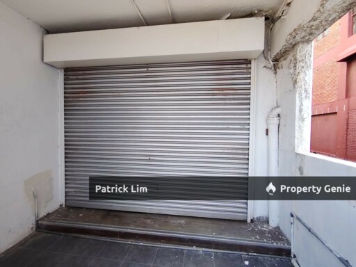 Melaka Raya Main Road Ground Floor (End Lot) For Rent