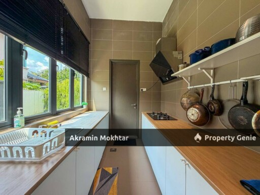 Renovated & Fully Furnished | 3 Storey Bungalow Kristal Court Seksyen 7, Shah Alam