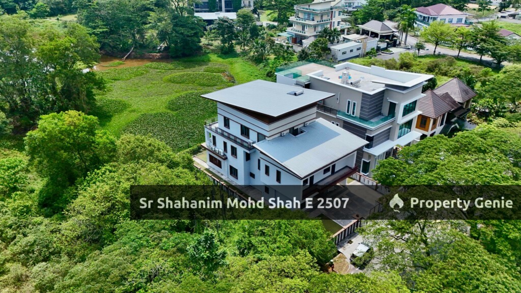 2.5 STOREY BUNGALOW MONTEREZ GOLF CLUB