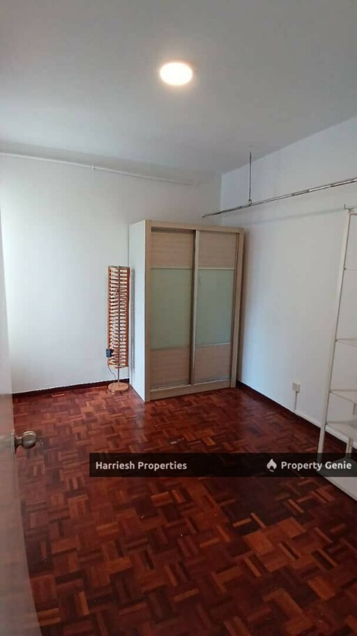 Corner Unit Unblock View, Newly Painted & Partially Renovated- Danau Idaman Condo Tmn Desa
