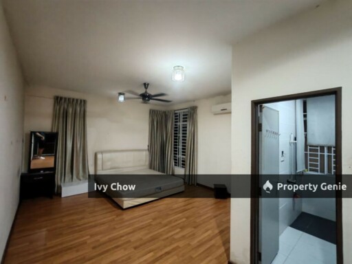 Nusa Bestari Master room for rent