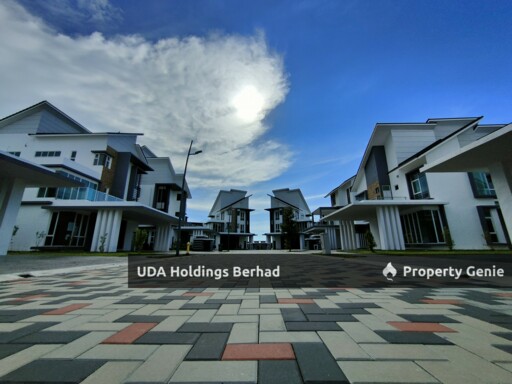 LAKES HOME | Gated Guarded Crescent Dew For Sales