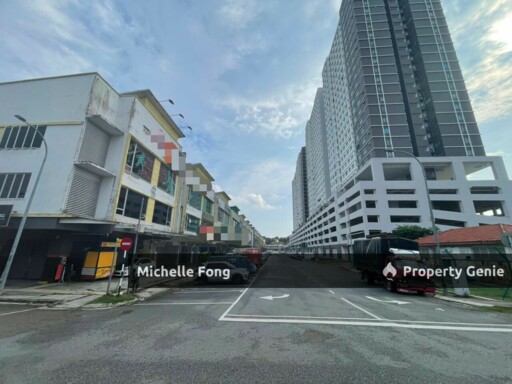 Taman Pelangi Indah @ Ulu Tiram / 3 Storey Shoplot / Facing Apartment