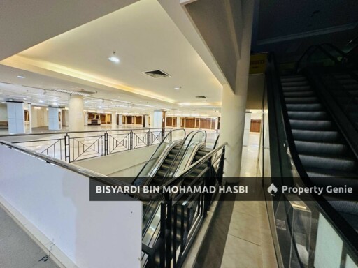 Jangan Lepaskan Bangunan Komersial 5 Tingkat Berlif di Bukit Baru Melaka – Prime Corner Facing Main Road! ROI Tinggi & Lokasi Paling Strategik!